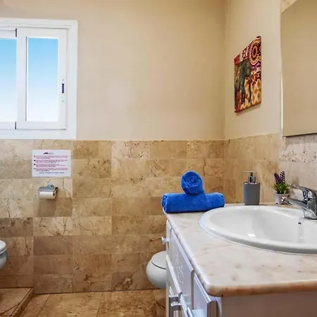 Sleeps 8 With Pool Air Con And Wifi Villa