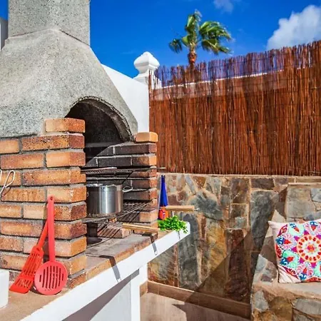 Villa Sleeps 8 With Pool Air Con And Wifi