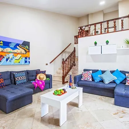 Villa Sleeps 8 With Pool Air Con And Wifi