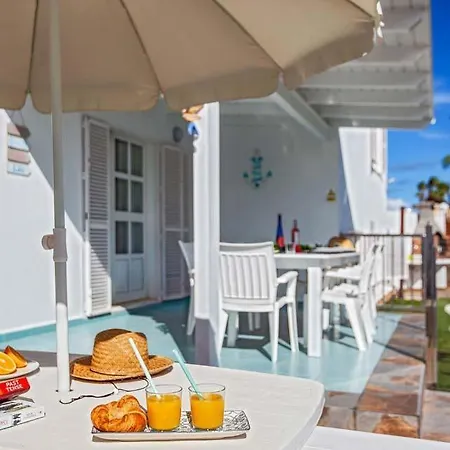 Sleeps 8 With Pool Air Con And Wifi * Corralejo