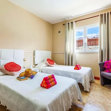 Sleeps 8 With Pool Air Con And Wifi Willa