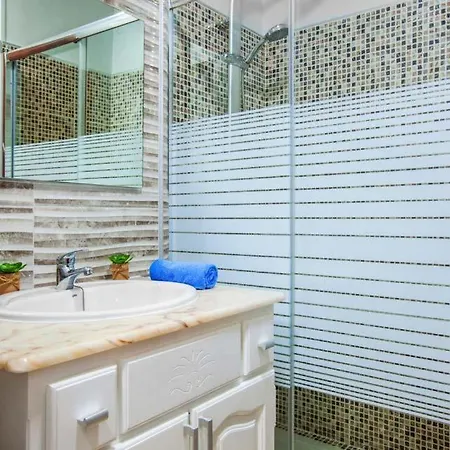 Willa Sleeps 8 With Pool Air Con And Wifi Corralejo
