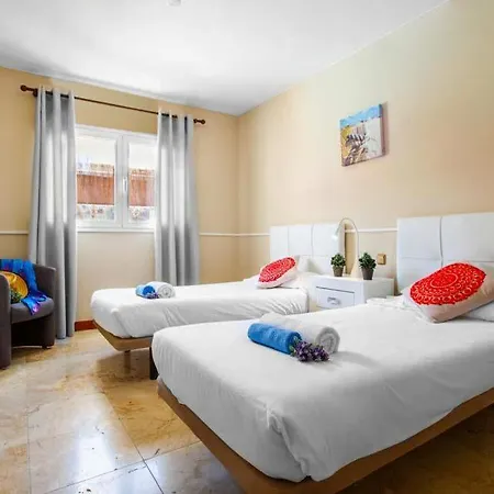 Villa Sleeps 8 With Pool Air Con And Wifi *