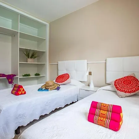 Villa Sleeps 8 With Pool Air Con And Wifi