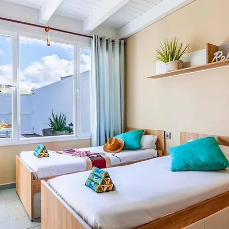 Villa Sleeps 8 With Pool Air Con And Wifi *